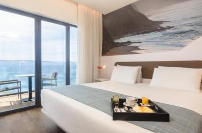 Queen or Twin Room with Balcony and Sea View 3