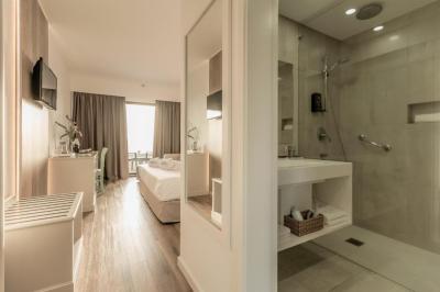 Double or Twin Room with Sea View 1