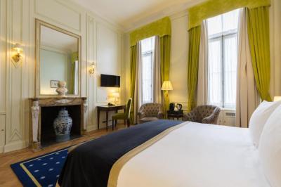 Deluxe Suite 5