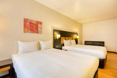 Chambre Standard avec 2 Lits Queen-Size 4