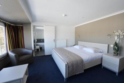 Deluxe Double Room with Garden View 1