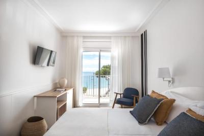Double or Twin Room with Sea View 2