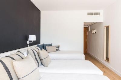 Double Room with Extra Bed 7