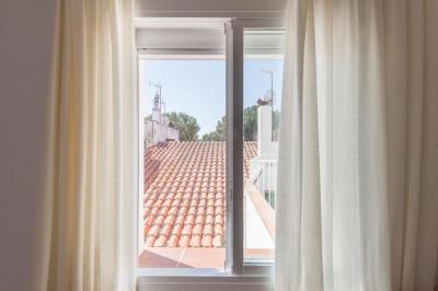 Standard Double Room with window 8