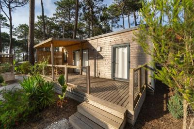 Deluxe Two-Bedroom Bungalow 6