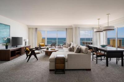 Deluxe Suite 12