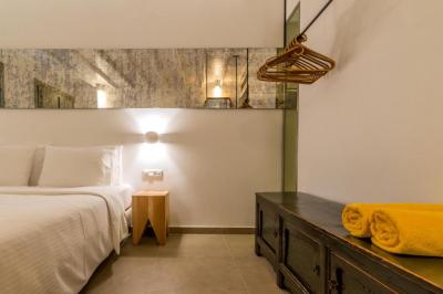 Deluxe Double or Twin Room 1