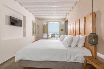 Master Suite with Sea View 4