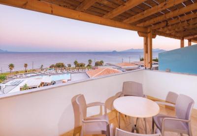 Habitaci&oacute;n Doble con vistas al mar - 2 camas 4