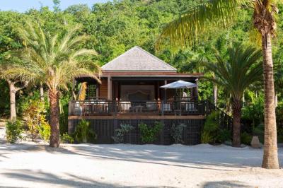 Beachfront Suite 1