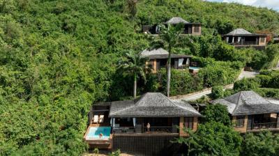Hillside Pool  Suite 3
