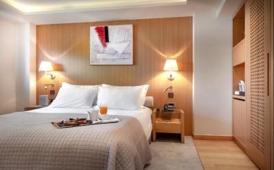 Cozy Room with Street View 2