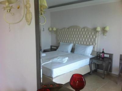 Grand Deluxe Double or Twin Room with Sea View 1