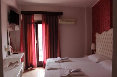 Deluxe Double or Twin Room with City View 3