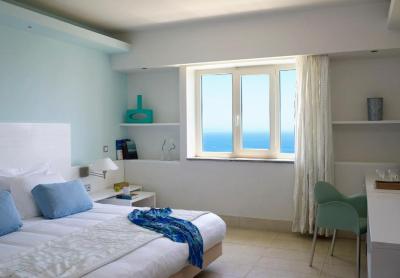 Suite with Sea View 3