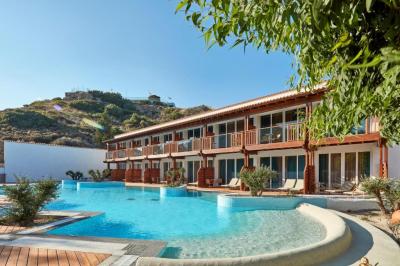 Summer Room with Sharing Pool & Pool View 5