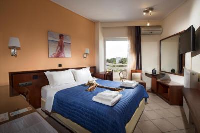Double or Twin Room with Side Sea View 1