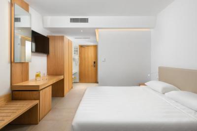 Deluxe Double Room with Inland View 7