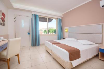 Family Room With Private Pool (4 Adults) 5