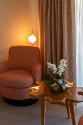 Junior Bungalow Suite Water front 4