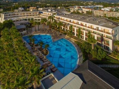 Double Room with Pool View 2