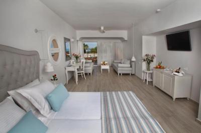 Deluxe Panorama Suite with Sea View 6