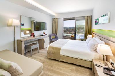 Double or Twin Room with Mountain View 2