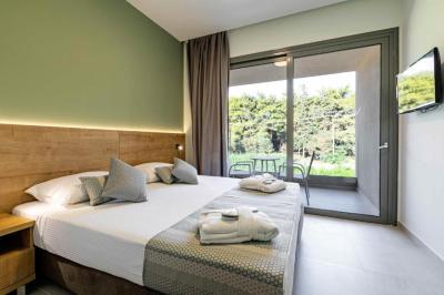 Suite with Land View 4