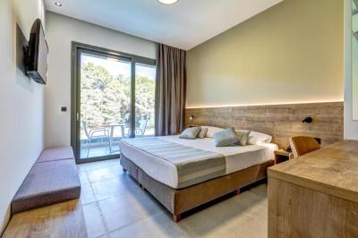 Family Room with Land View 6