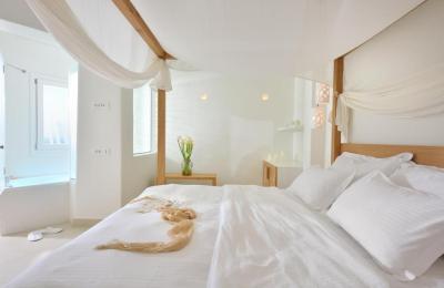 Honeymoon Suite with Sea View 5