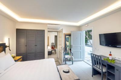 Standard 4 Pax Room (Adjacent Building) 11
