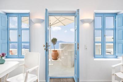 Pantelia Suite with Hot Tub and Caldera View 1
