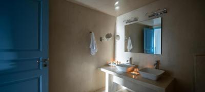 Junior Suite with Hot Tub & Caldera View 7