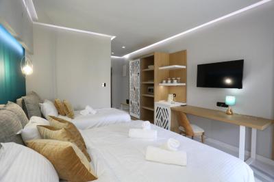 Deluxe Pool Side View Room 5