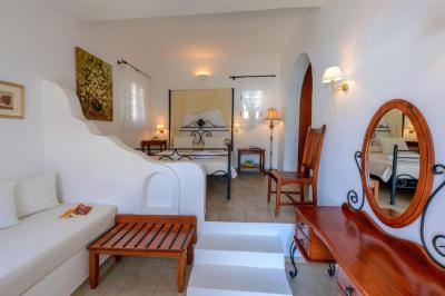 Superior Triple Room with Pool View 3