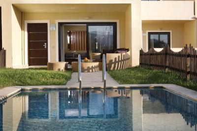 Executive Suite with Private Pool 8