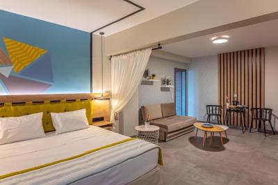 Deluxe Suite with Private Pool 3