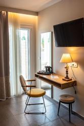Suite with Private Pool and Garden View 4