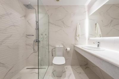 Habitaci&oacute;n Familiar Est&aacute;ndar con vistas al jard&iacute;n 6