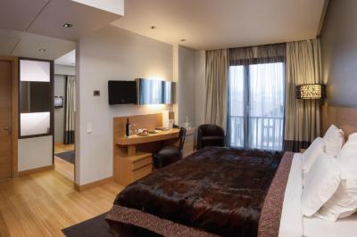 Deluxe Suite 4