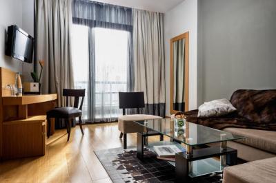 Suite with Lake View 7