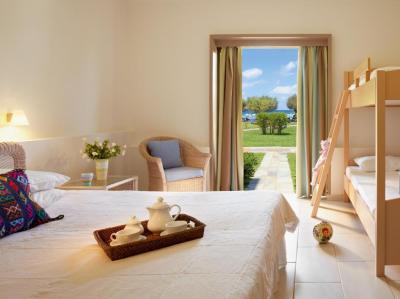 Family Room with Sea View 6