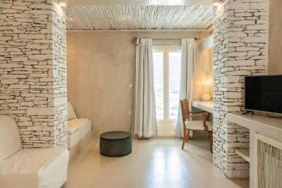 Junior Suite with Sea View 4
