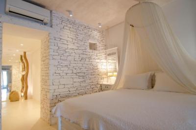 Junior Suite with Partial Sea View 7