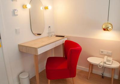 Standard Single Room 3