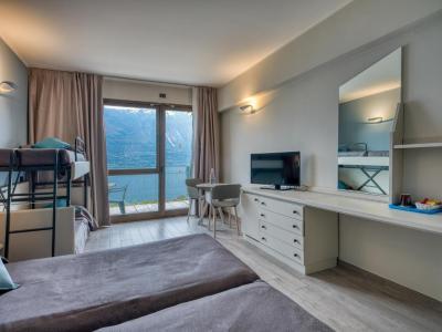 Deluxe Triple Room with Lake View 7