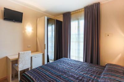 Large Single Room 1