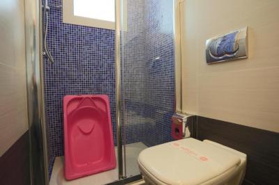 Family Room (2 Adults + 1 Child) 7