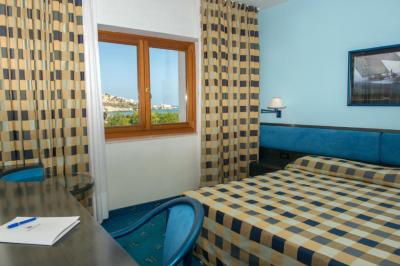 Deluxe Suite 4