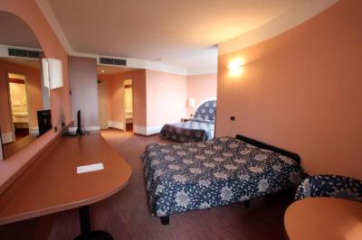 Standard Quadruple Room 3